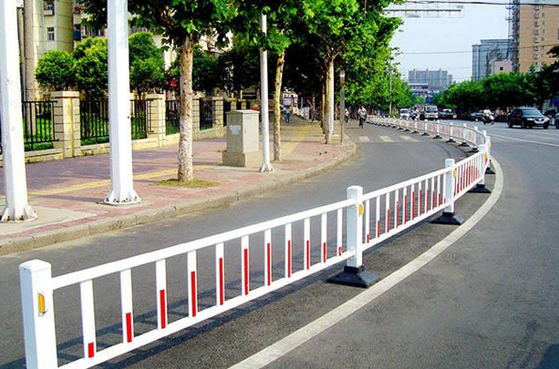 中央道路護(hù)欄